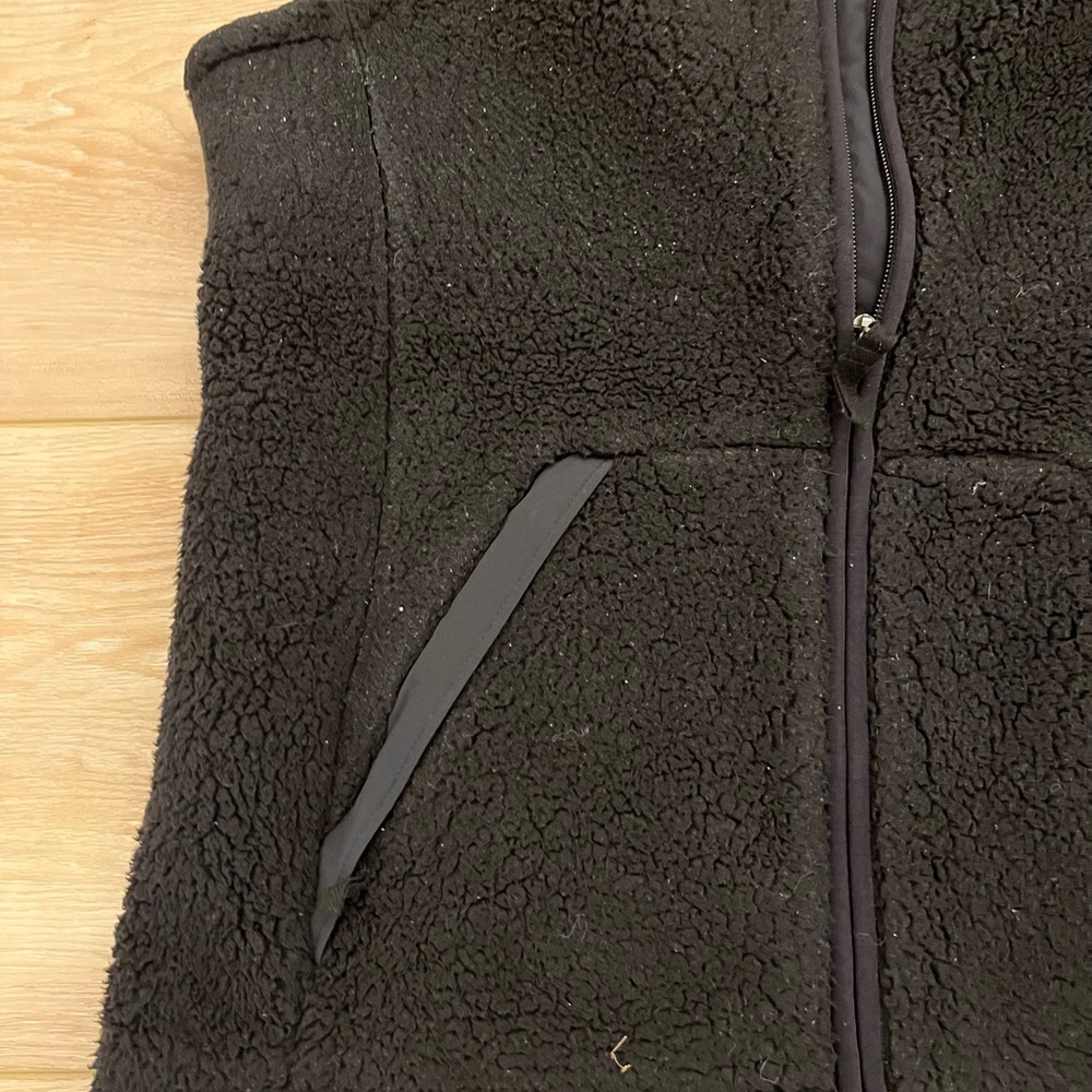 The North Face Black Sherpa Vest, size medium - Picture 4 of 11